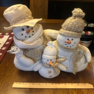 Charming Snowman Family Decoration